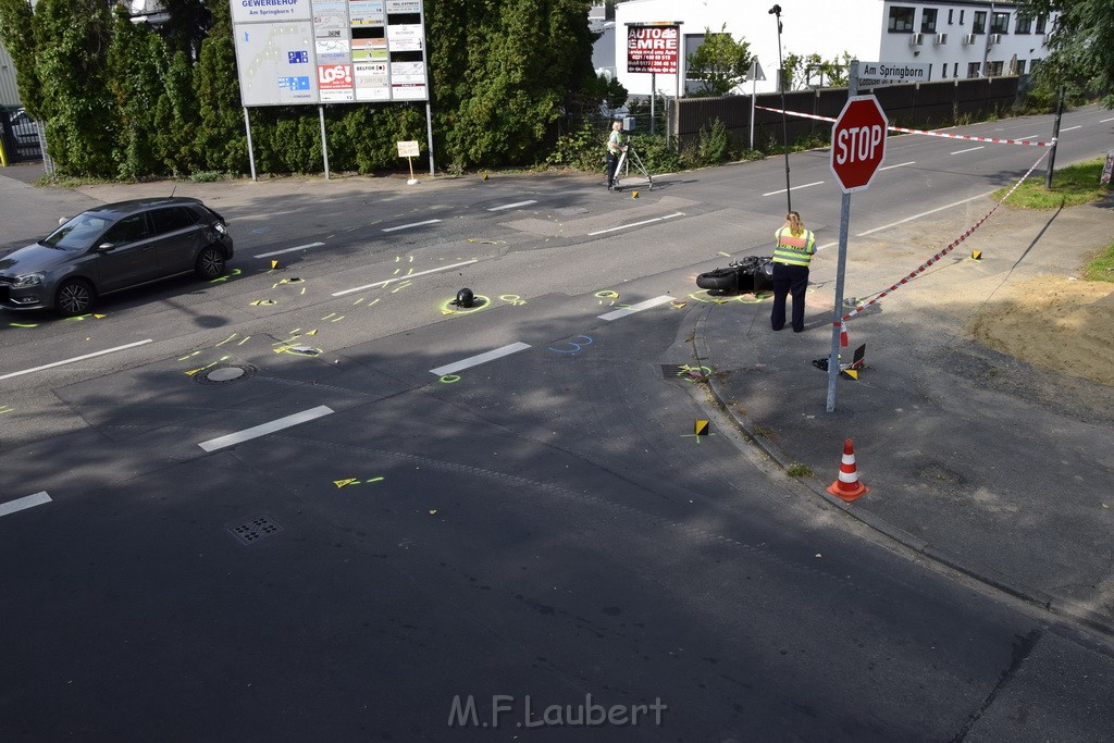 Schwerer Krad PKW Unfall Koeln Muelheim Am Springborn Cottbuserstr P119.JPG - Miklos Laubert